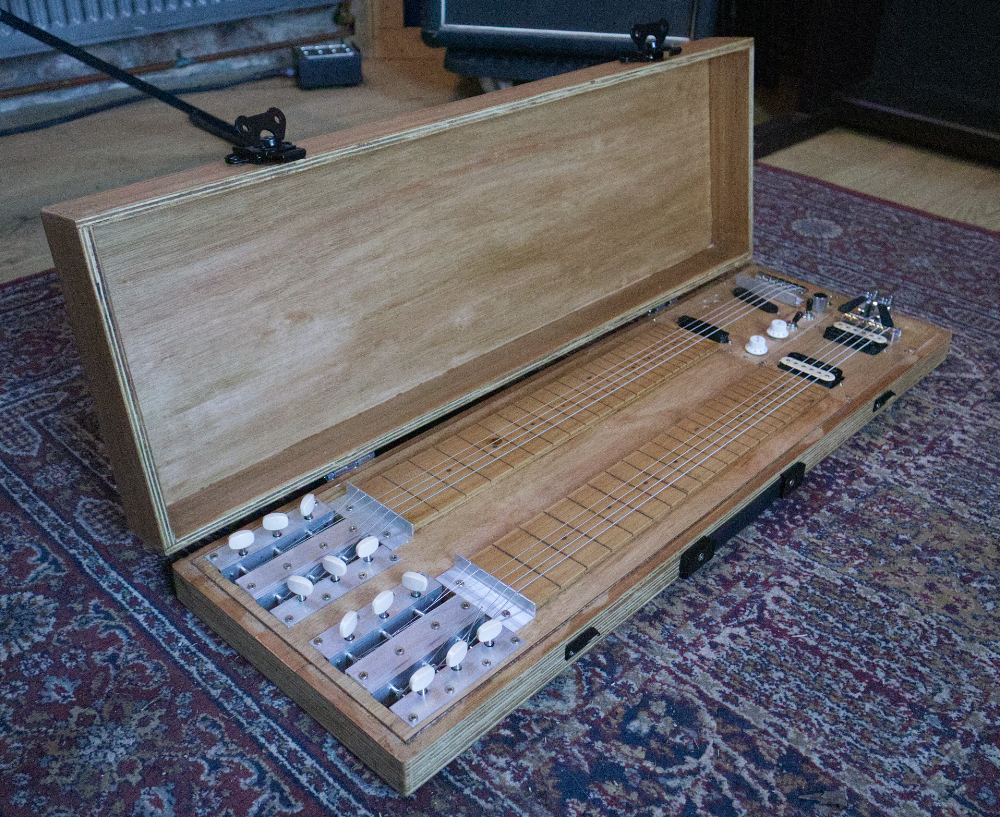 Alternating-tread staircase