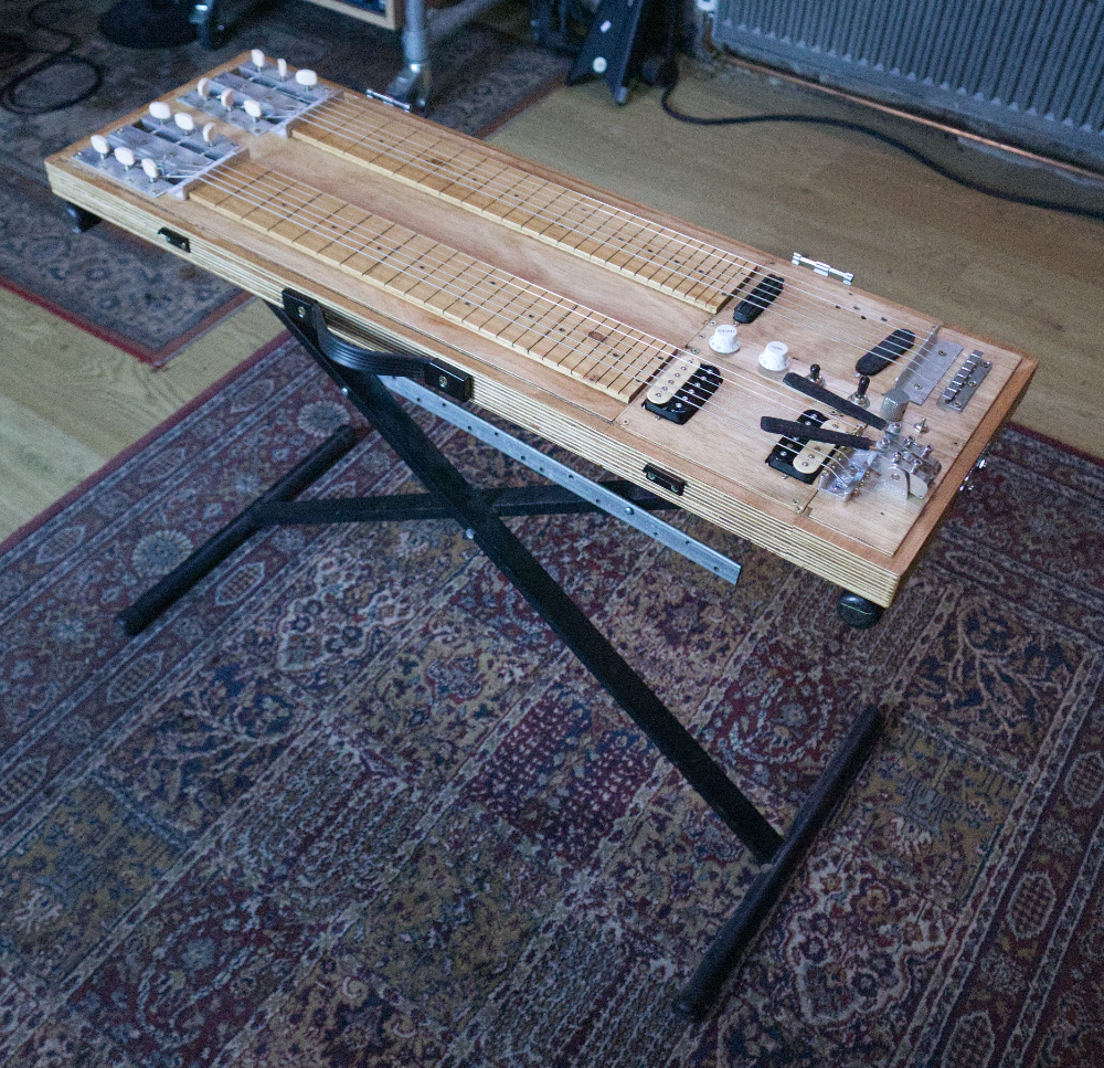 Alternating-tread staircase