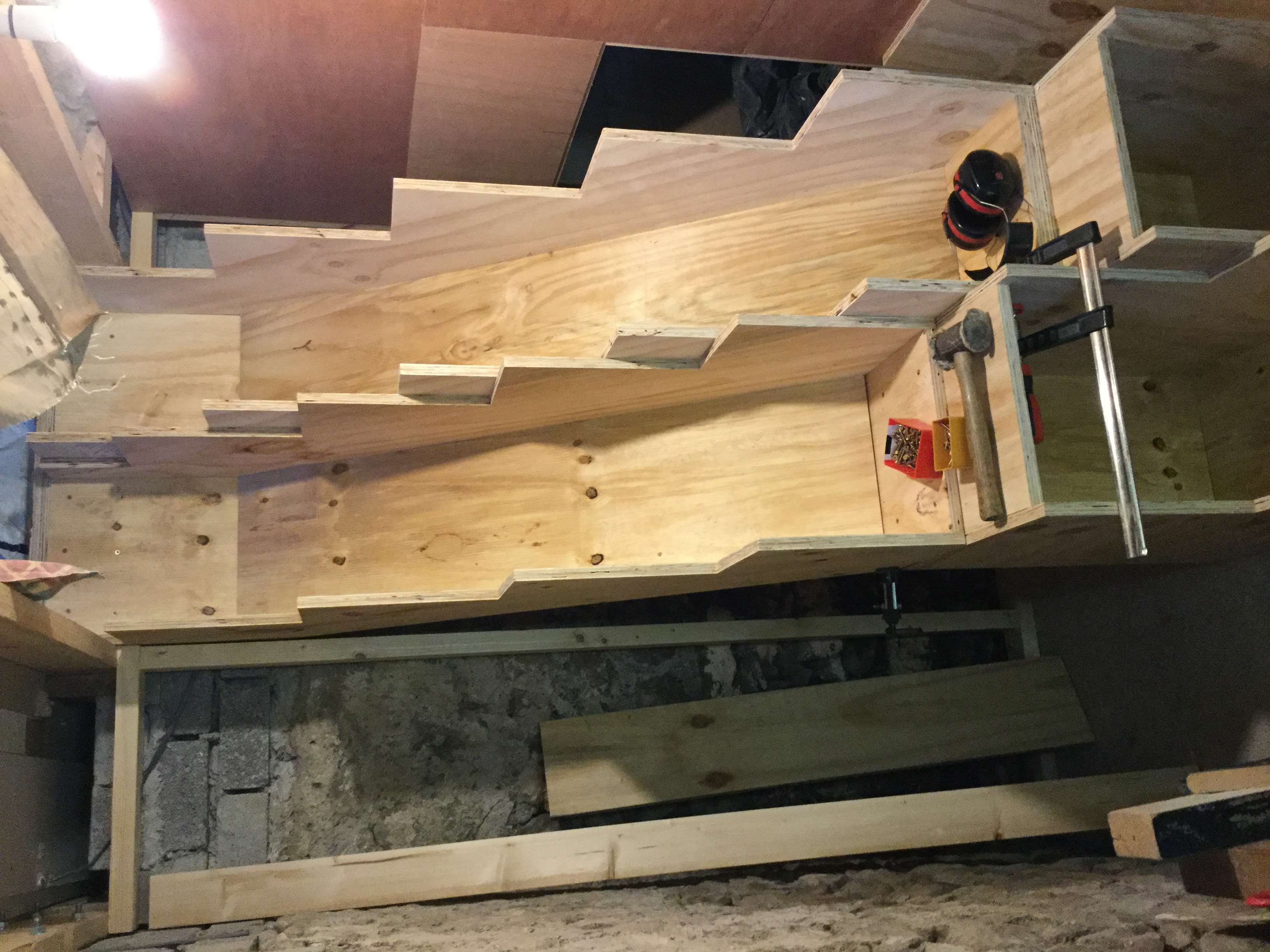 Alternating-tread staircase