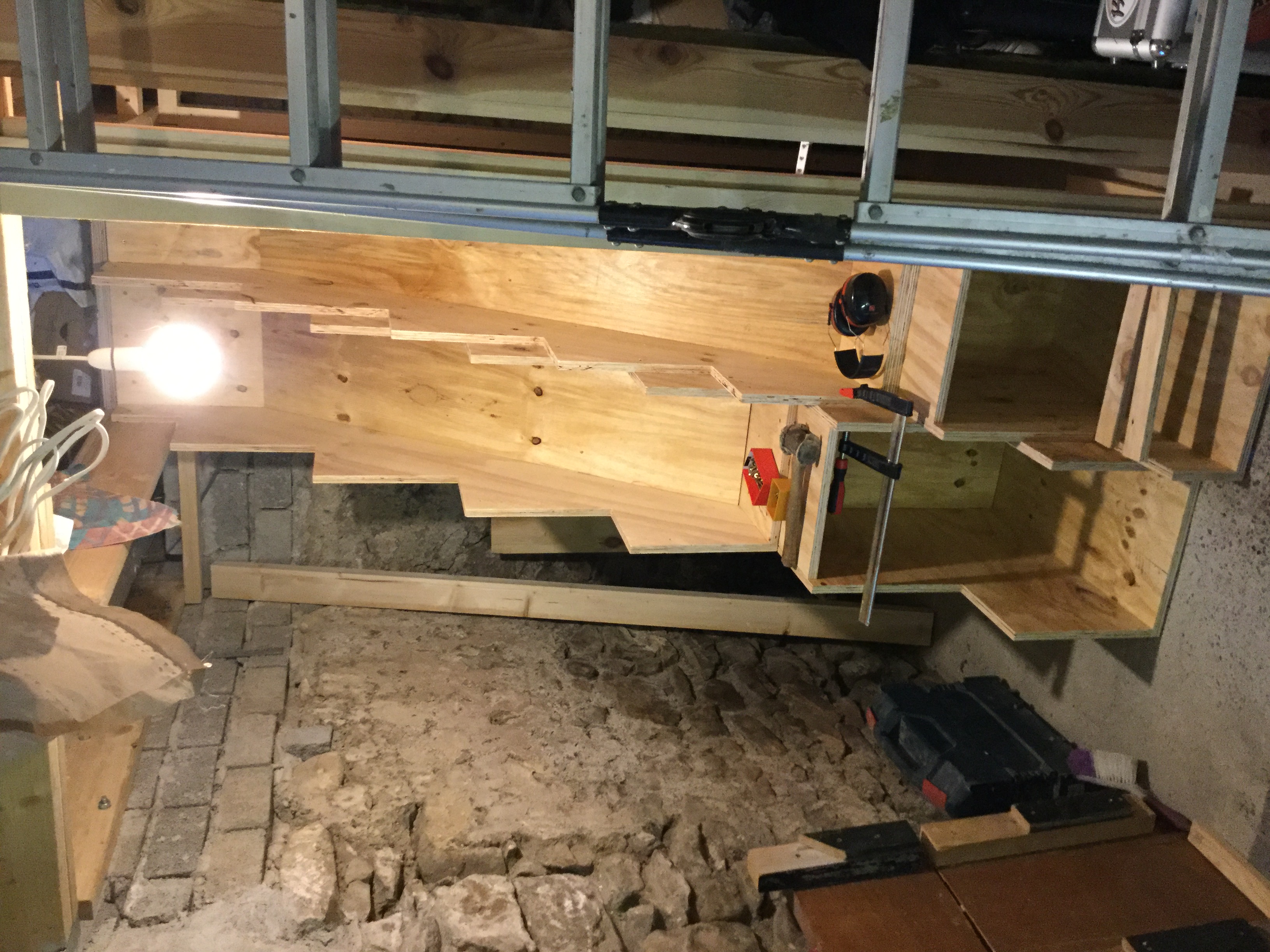 Alternating-tread staircase