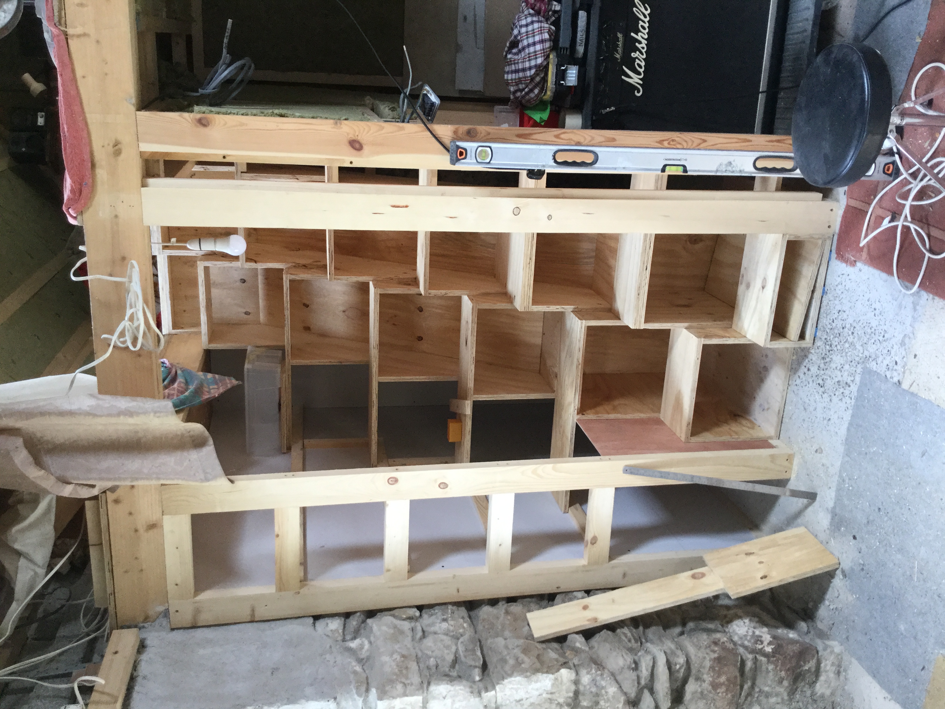 Alternating-tread staircase