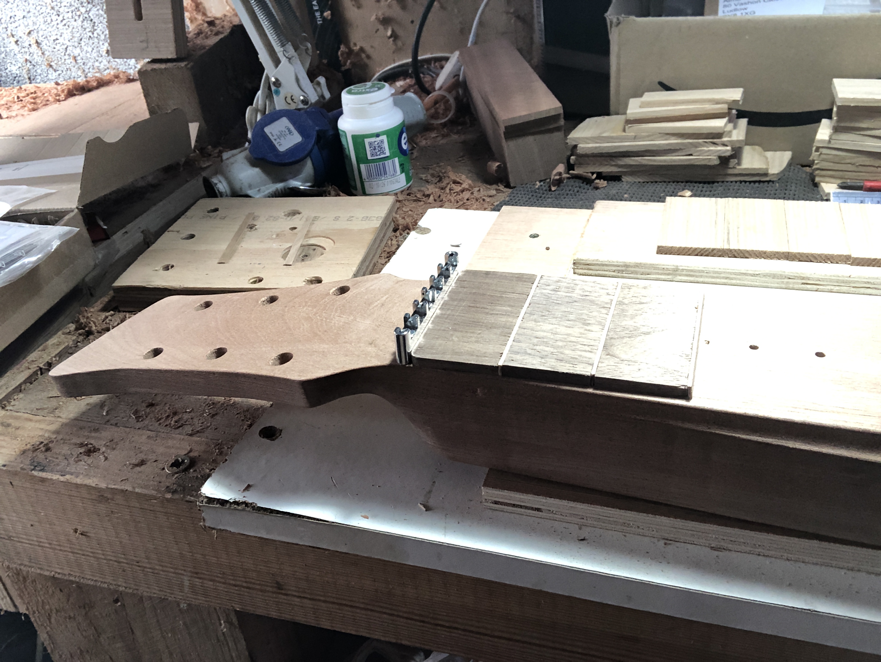 Lapsteel Guitar build 12