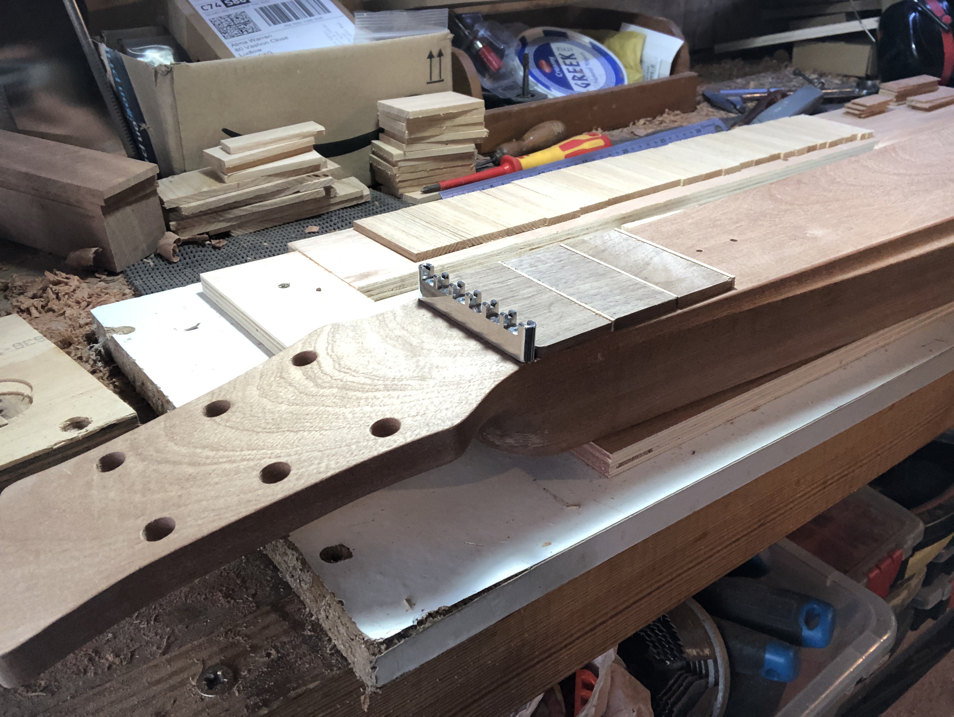 Lapsteel Guitar build 14